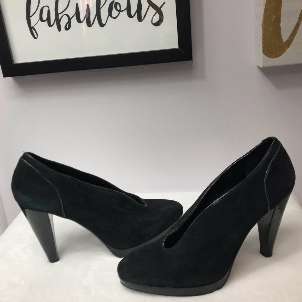Banana Republic - Black Suede Leather Pumps